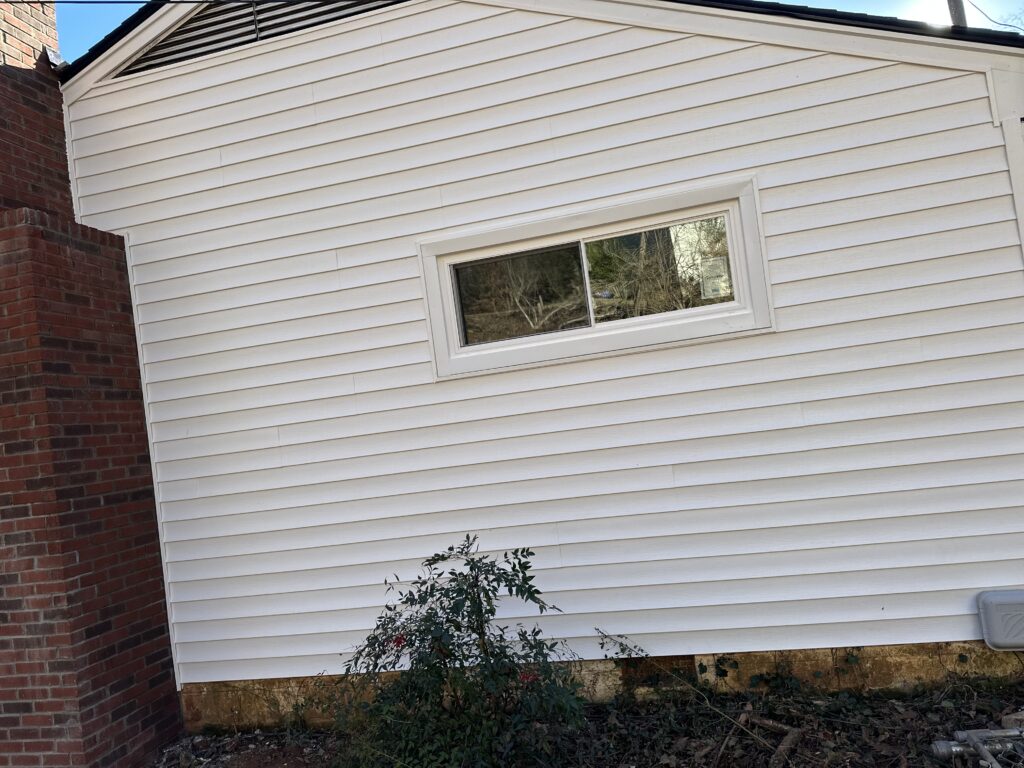 Energy-efficient double hung window with Low-E glass for the Tennessee climate.