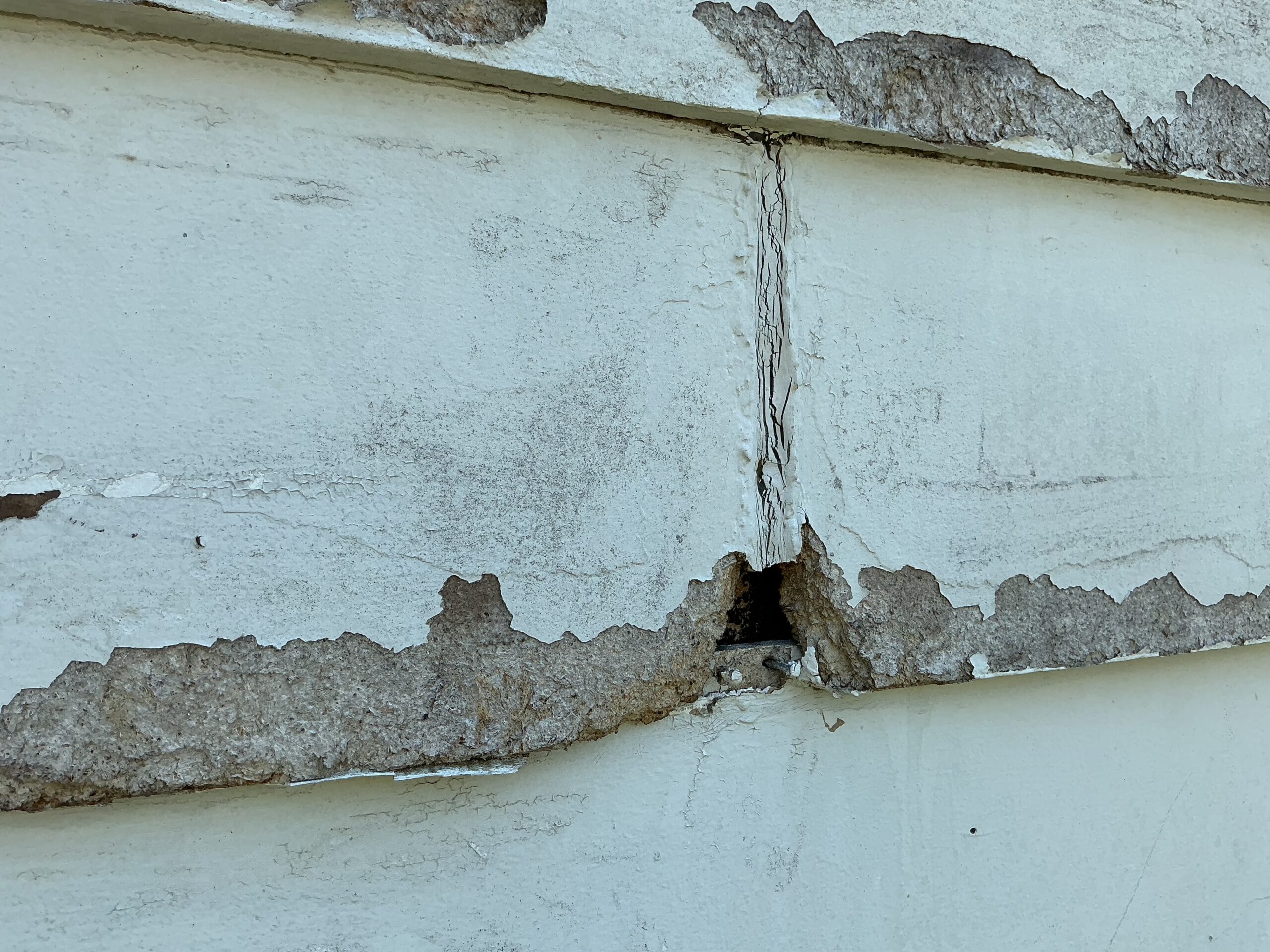 Loose siding is not only a cosmetic issue — Knoxville, TN