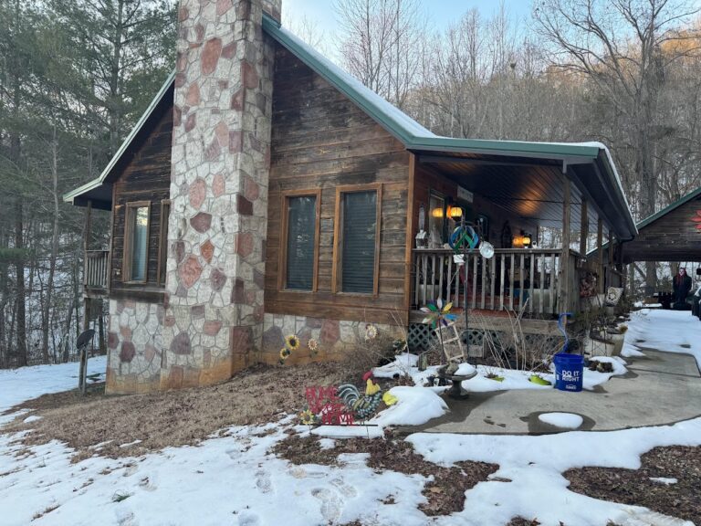 Primer plano de la textura de engineered wood siding. MI Homesiding & Roofing recomienda este material por su alta resistencia a impactos y cambios de temperatura en Knoxville.