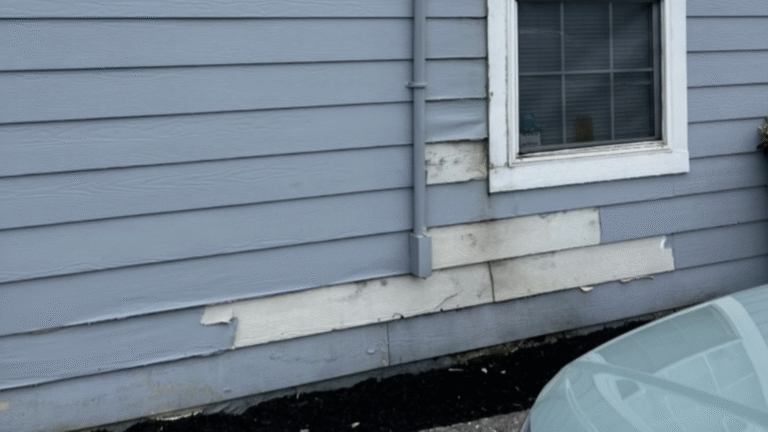 Properly installed vinyl siding designed to withstand strong winds and humidity in East Tennessee.