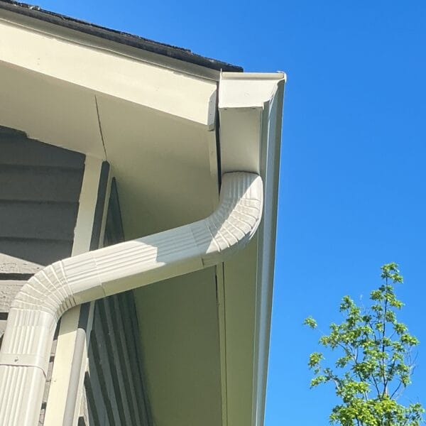 White seamless gutter and downspout at the corner of a Knoxville, TN home