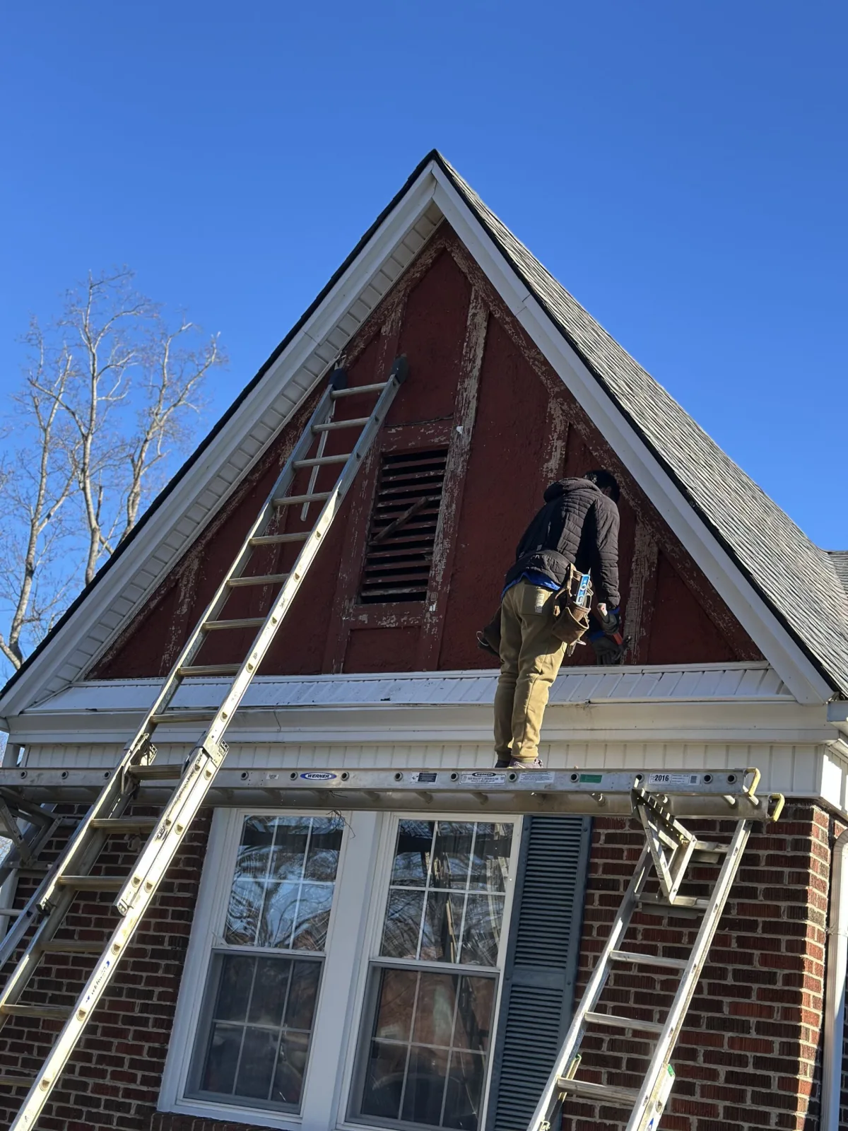Vinyl siding installation in progress on a Knoxville, TN home