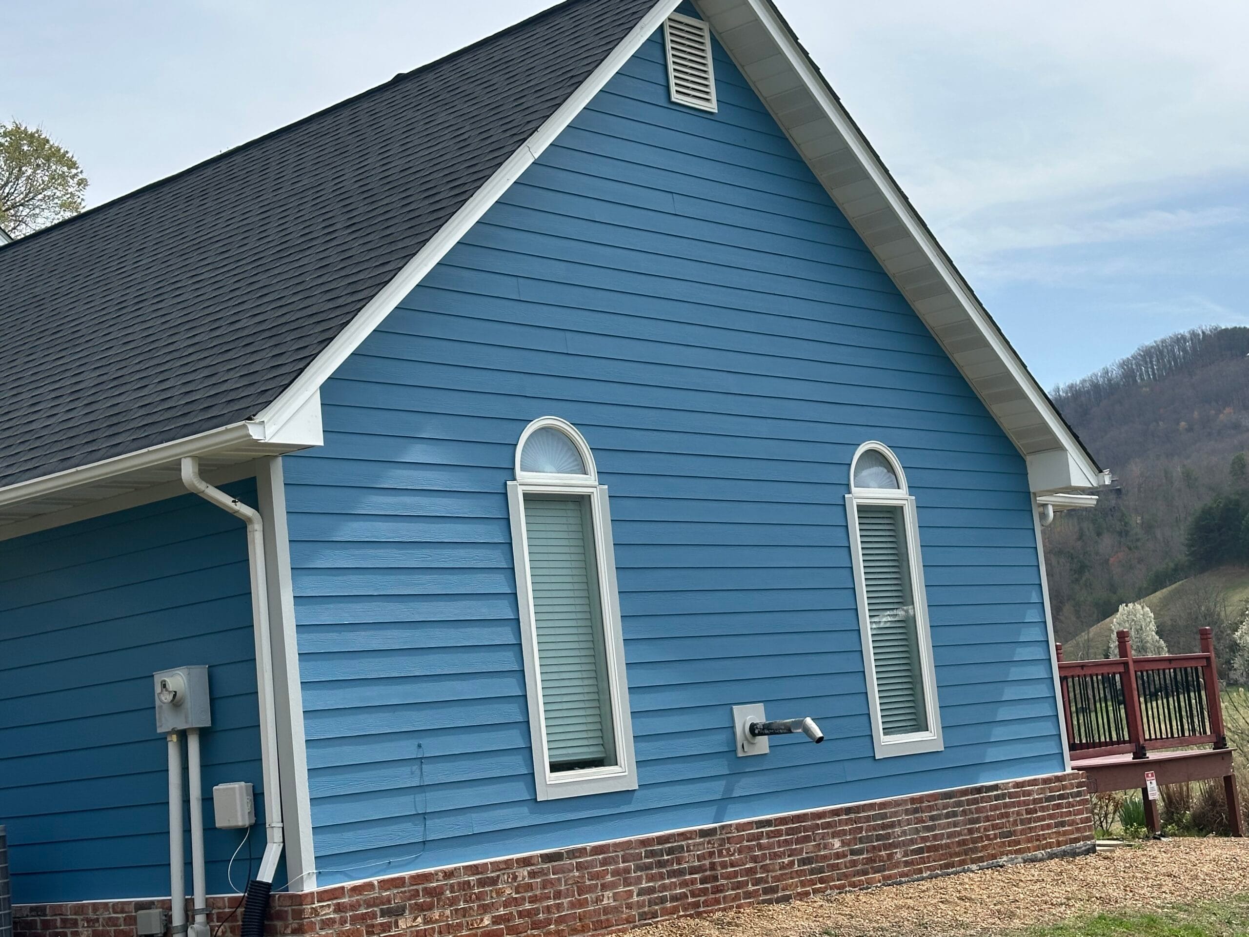 Blue lap siding installation example for Walland TN homes by MI Homesiding & Roofing