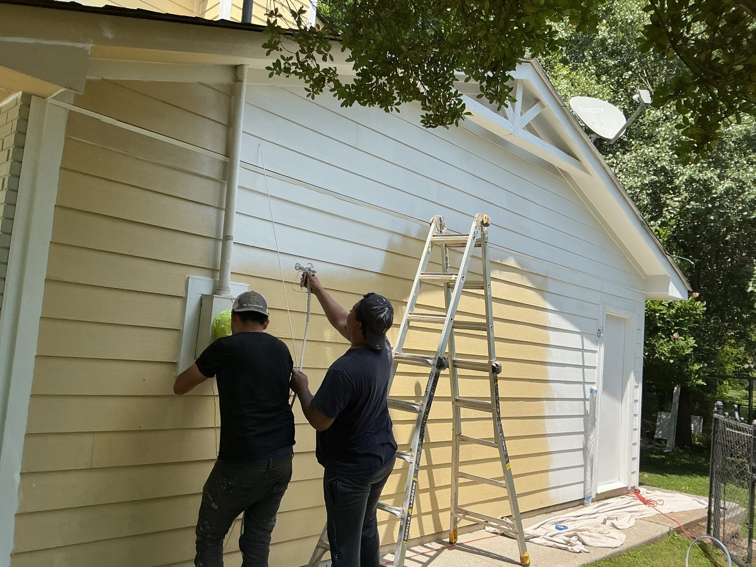 Exterior siding painting example for Walland TN homeowners by MI Homesiding & Roofing